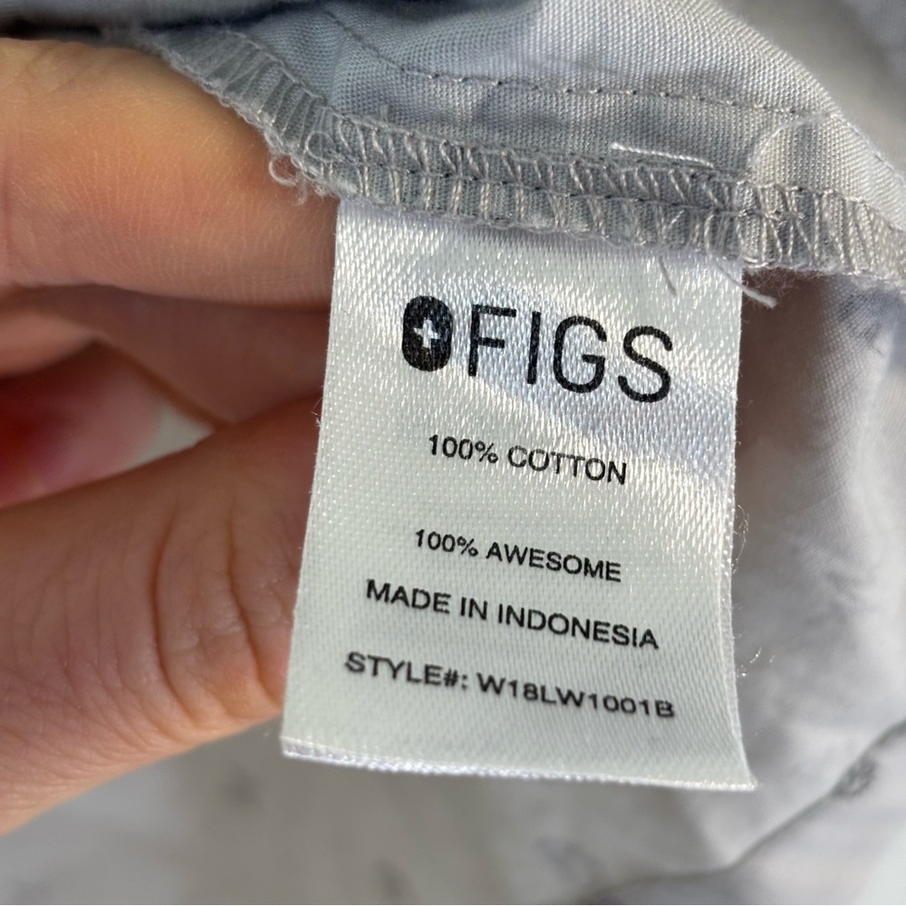 Figs Dream Big Pajama Button Front Top Women XS Front Pocket - Picture 6 of 8